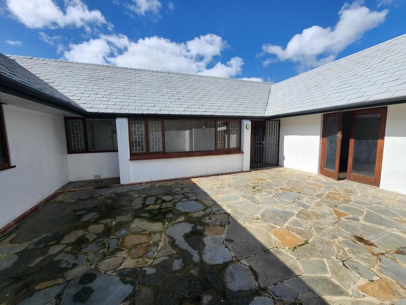 3 Bedroom Property for Sale in Bergzicht Western Cape